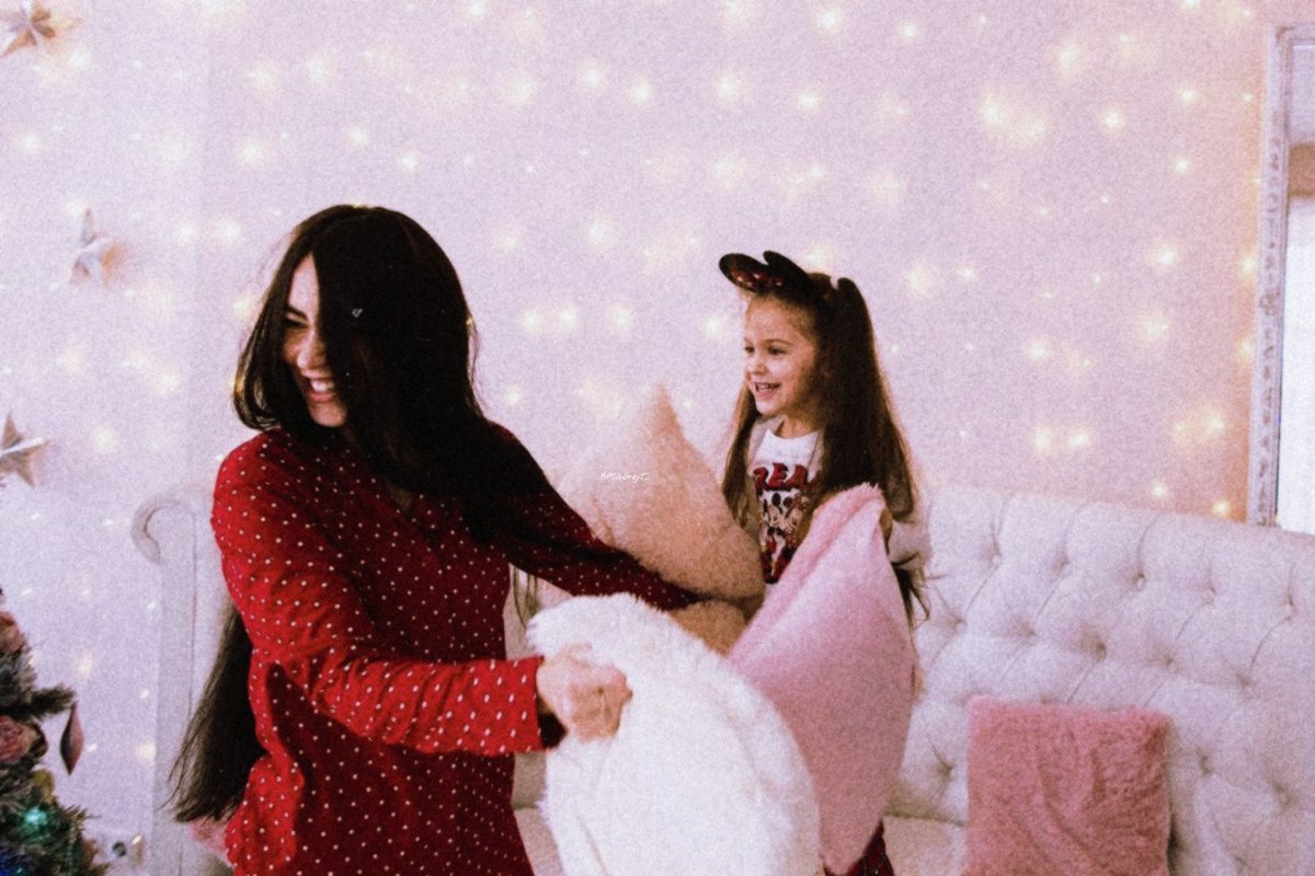 MiaGreyT_'s tweet photo. No doy crédito a que ya estés en tus siete años de vida, princesa. Ya eres toda una mujercita, ¡Y casi más grande que yo! Te amo muchísimo y ver que eres mi pequeña copia, incluso llega a emocionarme. 

Feliz cumpleaños mi rubita, ya te vas haciendo mayor. Gracias por ser mi hija https://t.co/pugonXKLkK