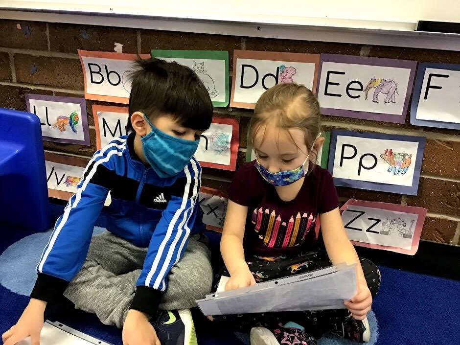 SeabergTeacher's tweet photo. Today was the first day of the grocery store. Students investigated and explored through play and discovered new learning through “reading” pictures of a grocery store with a Buddy. @jeffco_p3 @DutchDolphins https://t.co/MXwsaLdV27