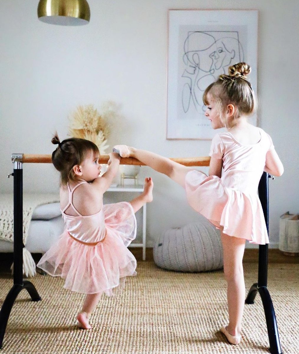 Mi hermanita <a href="/LittleBellaMG/">Bella Manganiello Grey</a> y yo siempre aprendemos juntitas 🥰👱🏻‍♀️👩🏻