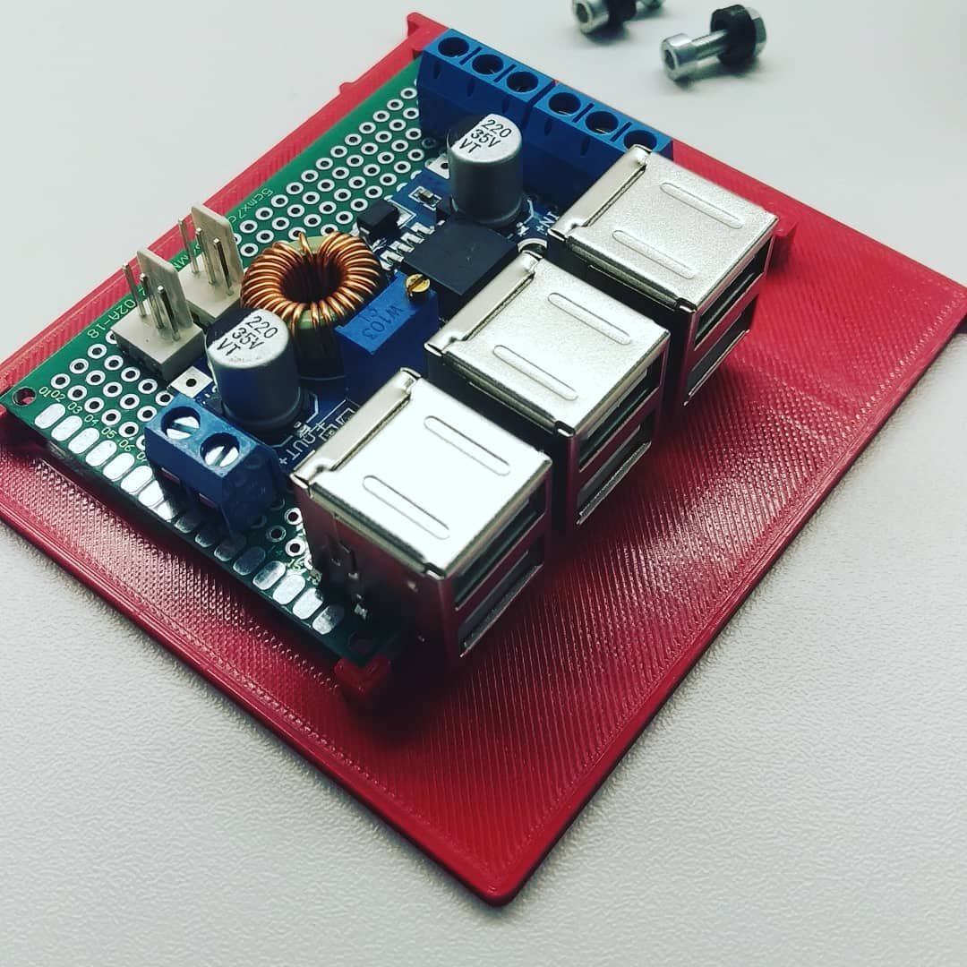 TheTinkerDad's tweet photo. Raspberry Pi Cluster Power Distribution Module 2.0 prototype in the works. Already looks cleaner and works better than the first one. Not to mention there are no voltage spikes nor magic smoke. 😂 #maker #makerlife #makersgonnamake #diyproject #raspberrypi #raspberrypicluster https://t.co/RuJDJEXdvZ