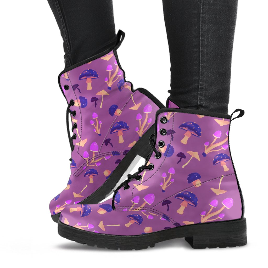 rkdrawing's tweet photo. I'm feeling a little generous, so here you go y'all: 10off is the code for $10 off boots, and get10 is the code for 10% off your order!

https://t.co/WeDG7URL9e https://t.co/nzIaaRvMDE