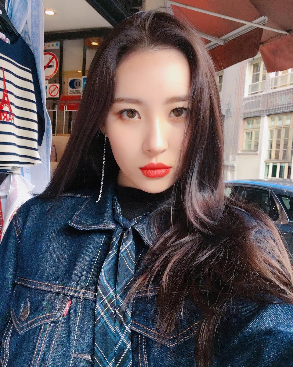 EUNMI_twt_'s tweet photo. ☆ゝUMI: 
No me podía perder por nada del mundo el #MAMO1STCB porque soy @urlocalmamo biased, así que me puse (más) bonita para venir a apoyar al más talentoso rey. Traje un marcador para que me firmes la frente ¡Felicidades por tan grandioso comeback! 

#PRESSITMAMO 。。。🦋 https://t.co/OctsnkSwK2