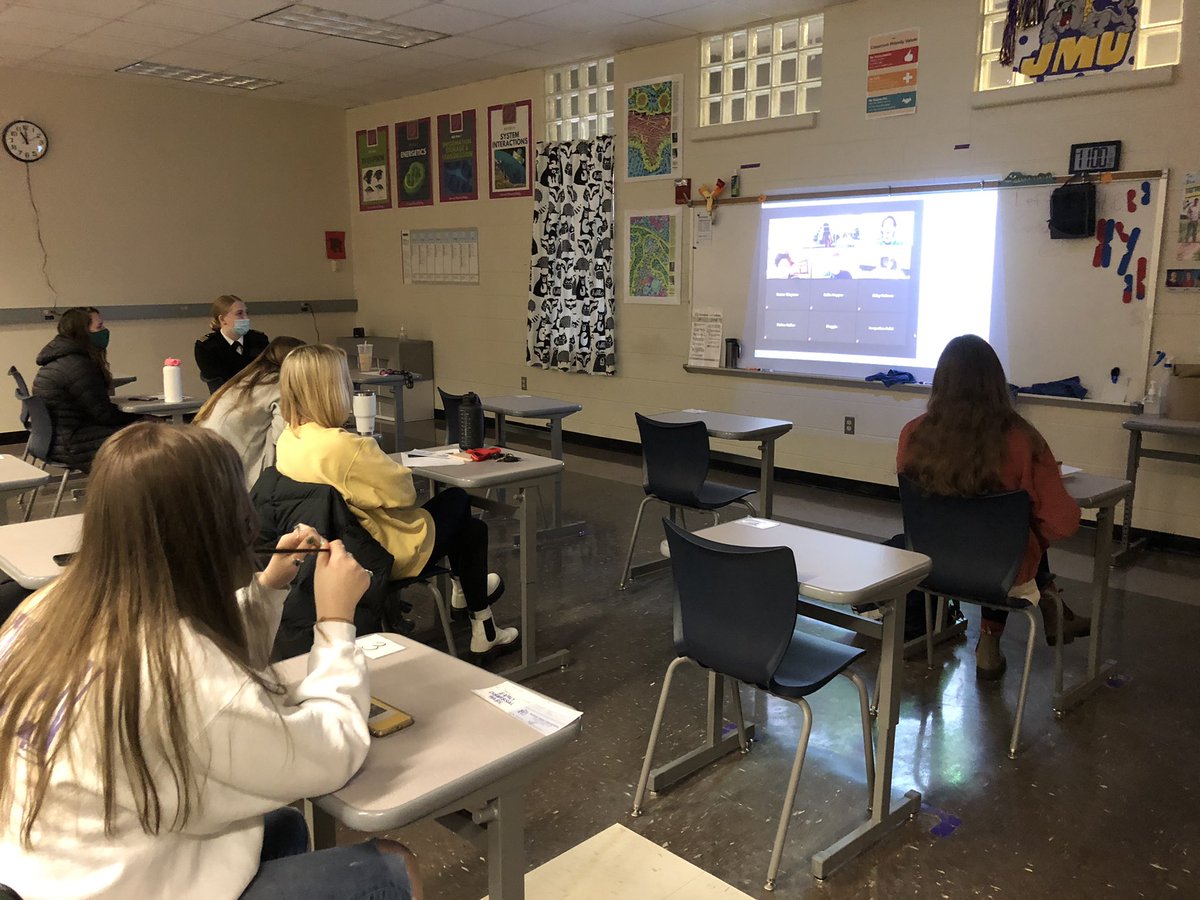 PatriotsPhhs's tweet photo. Real-World Connections! Ms. Scheele's ACA Bio class met with Mr. Greenwood to speak on his job as a Medical Laboratory Specialist at VCU. Students learned about how he is trained to work with dangerous organisms like Ebola and other hemorrhagic agents. #PHamily #uniPHied https://t.co/uOJqUh1NOE