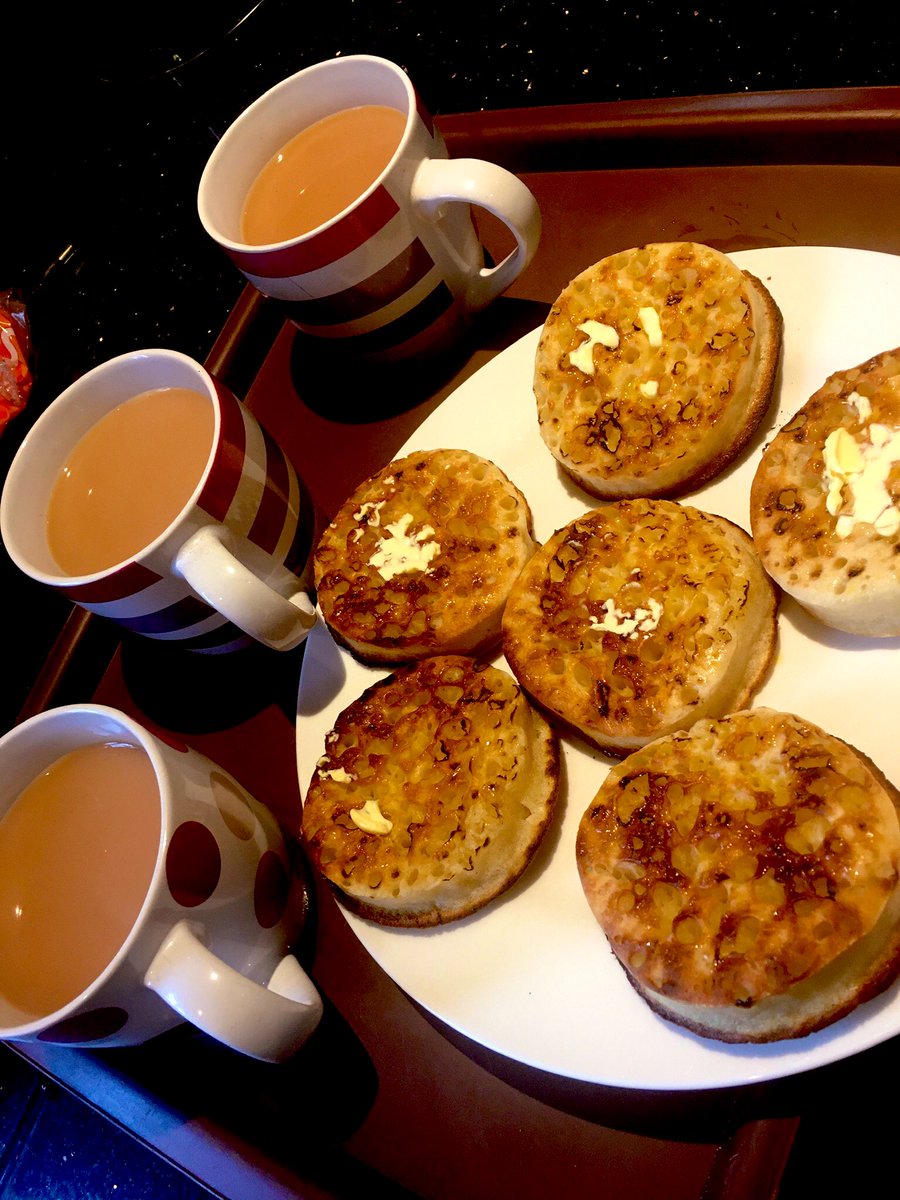 ltd_dec's tweet photo. The way to a builders heart at brew time @Warburtons @tetleyuk https://t.co/ExAjnBhVbM