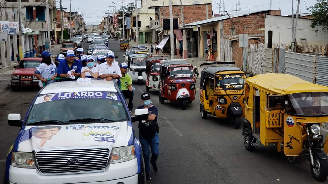 SandroVeraR's tweet photo. El día de hoy estuvimos en el sur de Manabí, acompañando a los asambleístas provinciales de esta zona. El recorrido fue liderado por nuestros representantes nacionales: César Litardo, Ana Belén Marín y María Luisa Moreno. 
#SomosLa35 https://t.co/ODqDK81kVL