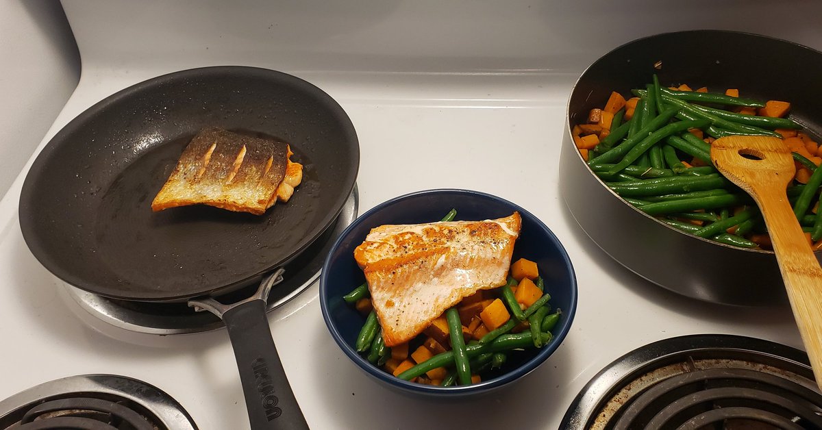 itsssnoahg's tweet photo. @GordonRamsay roast me.  Pan seared salmon, sweet potato hash with green beans for an easy weeknight dinner https://t.co/gDeiKADEti