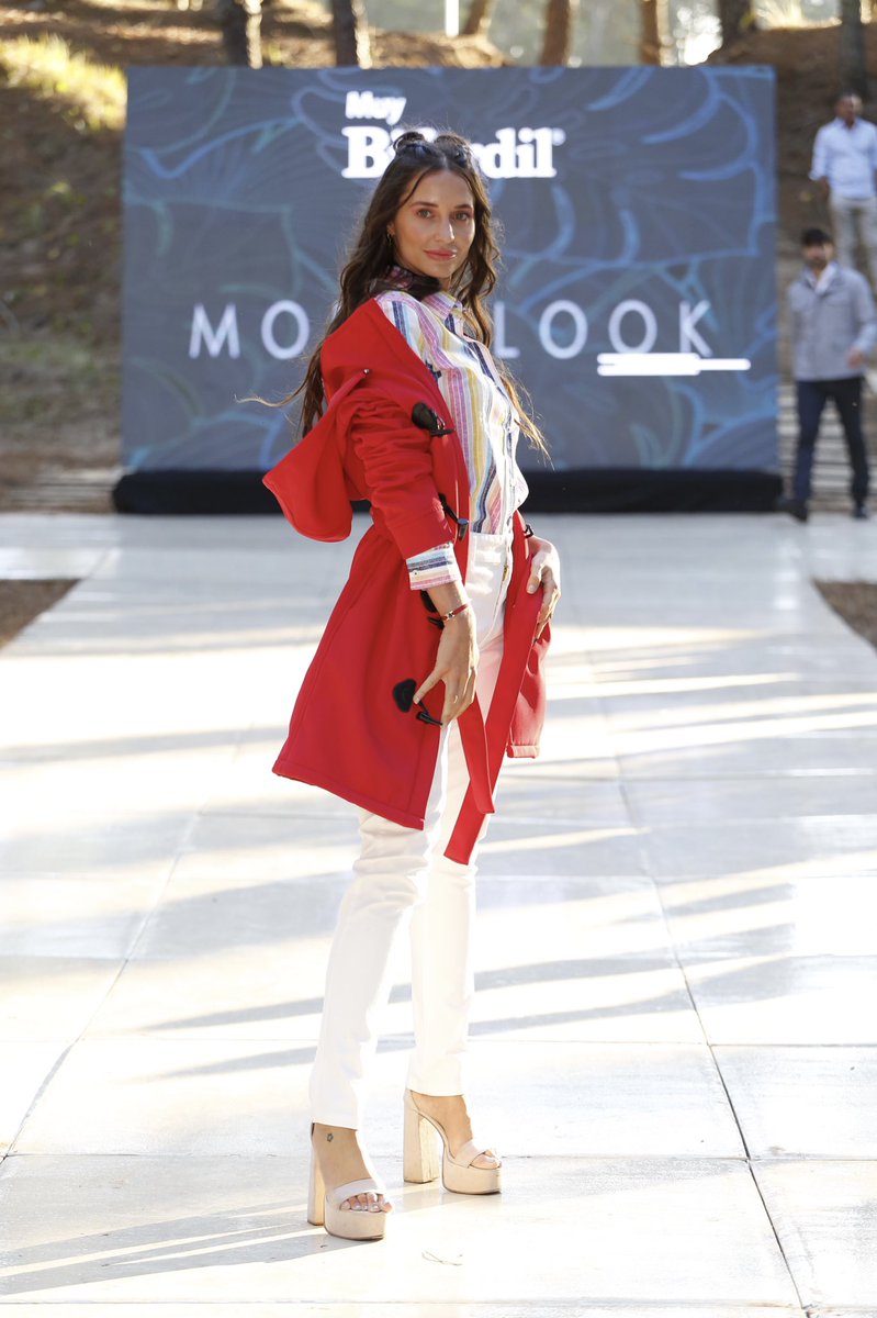 CaroHaldemann's tweet photo. En la pasarela del #PinamarModaLook 2021 https://t.co/vmqNEykpWw