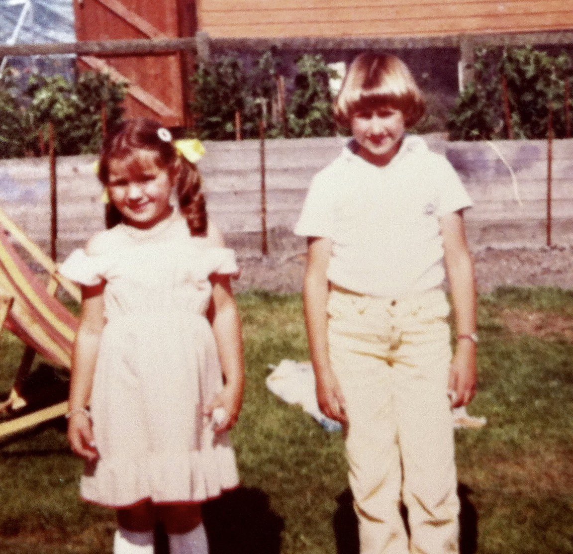LindaCHoward's tweet photo. Happy Birthday @LorrsHoward 🥳✨
This should be our time travel choice 🥰 
We totally rocked that 80s look 🤩
Love you lots (and lots) xx
#WeeSis #BirthdayGal https://t.co/Kz3wlETSxm