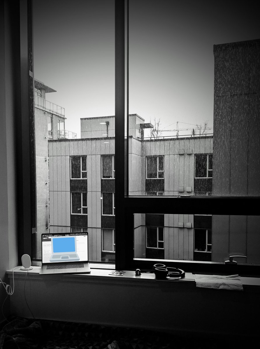12gsk's tweet photo. @autonomousdotai Temporary workspace till my autonomous desk is delivered :) #AutonomousNewYearResolution #StudyHarder https://t.co/YSPioJJngf