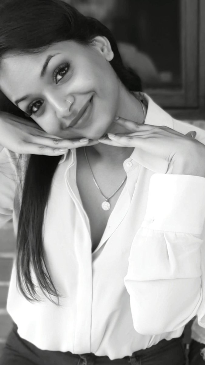 It has been nearly 3 months since I lost my cousin/best friend to #suicide and not a day goes by without me thinking of her. I miss her beautiful smile, her unwavering loyalty and her carefree persona. I miss you so much. Love ya ♥️#EndTheStigma #SuicideAwareness