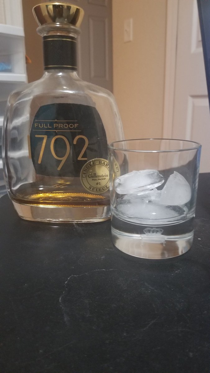 YOO_UfromJerz's tweet photo. Last one in North Carolina. #movingon #andup #wayup #northbound #biggerandbetterthings #bourbon #bourbonlover #1792 #delicious https://t.co/niHPawoiVl