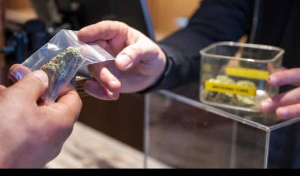 KompasTV's tweet photo. Amsterdam Akan Larang Turis Asing Nikmati Ganja di Kedai-Kedai Kopi Kota Tersebut https://t.co/FUJBt8cw9o https://t.co/istGXkuWxP