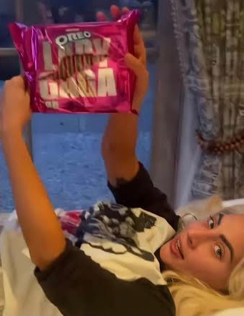 to all the ppl in my dms who&rsquo;ve ever wanted to gift me something now is ur chance !! desperately seeking<a href="/tag/mvsales"class="tags"><span>#mvsales</span></a>