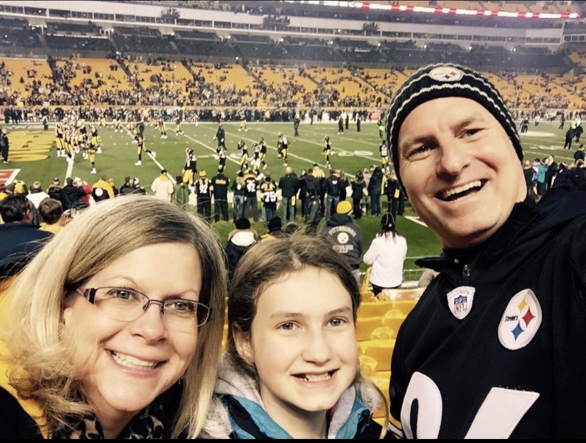 MatugaMichelle's tweet photo. @ChaseClaypool Thank you CC for going 💯on every play! Cannot wait to see you at camp this summer! LOVE OUR STEELERS!🖤💛🏈 https://t.co/Y7rsuhlKu2