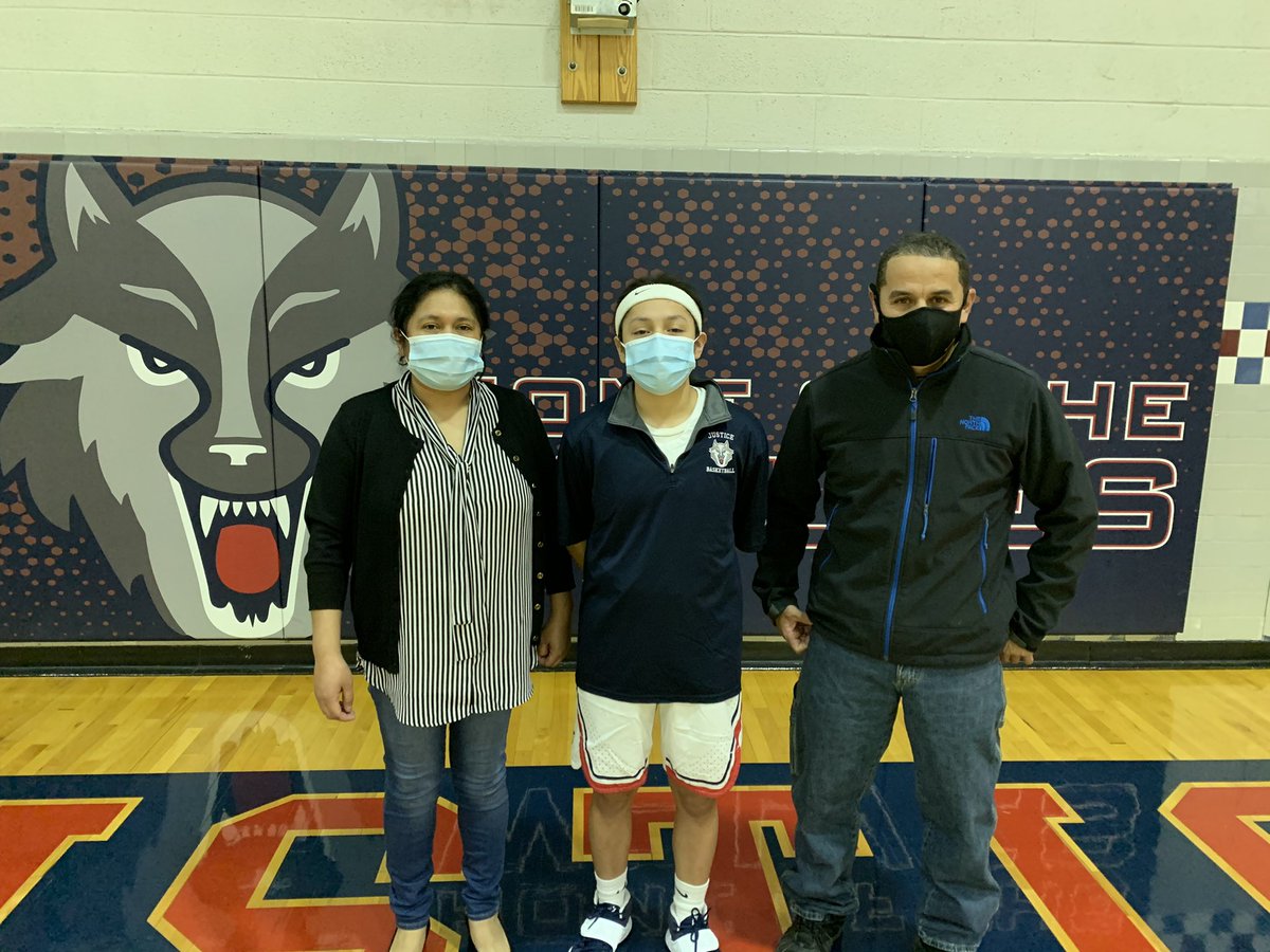 Justice_Sports's tweet photo. Senior Night- GBB.... congratulations, River, Andrea and Hong!! https://t.co/kQDa1q1RVw