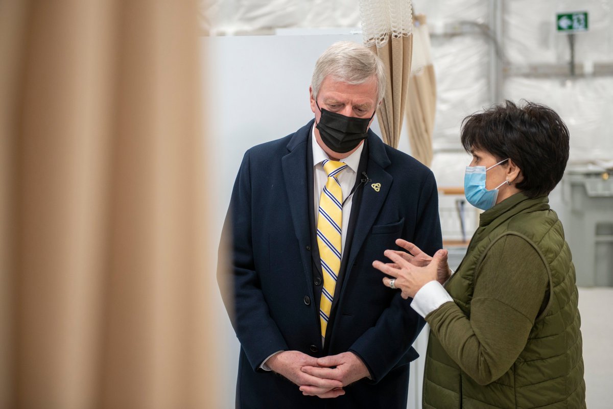 General Rick Hillier (retd) tours THP’s COVID-19 vaccine clinic with President and CEO Michelle DiEmanuele.  