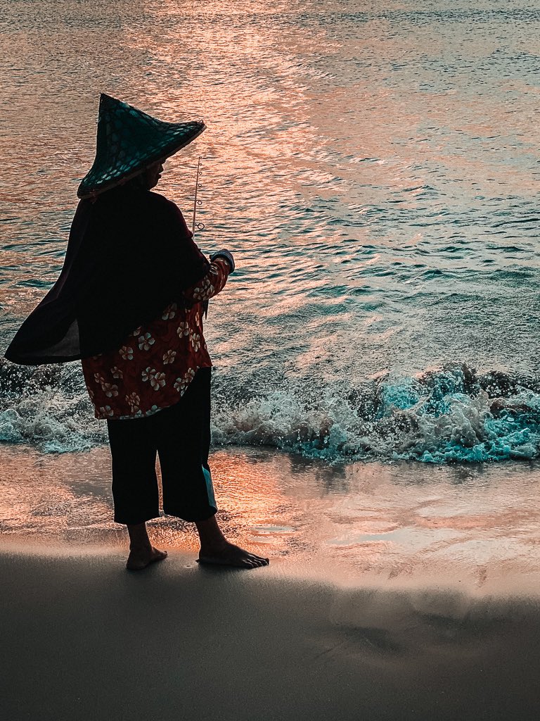 A lot more people can be see fishing for food around #Phuket #Thailand these days.
#COVID19 #COVIDSecondWave #Lockdown2