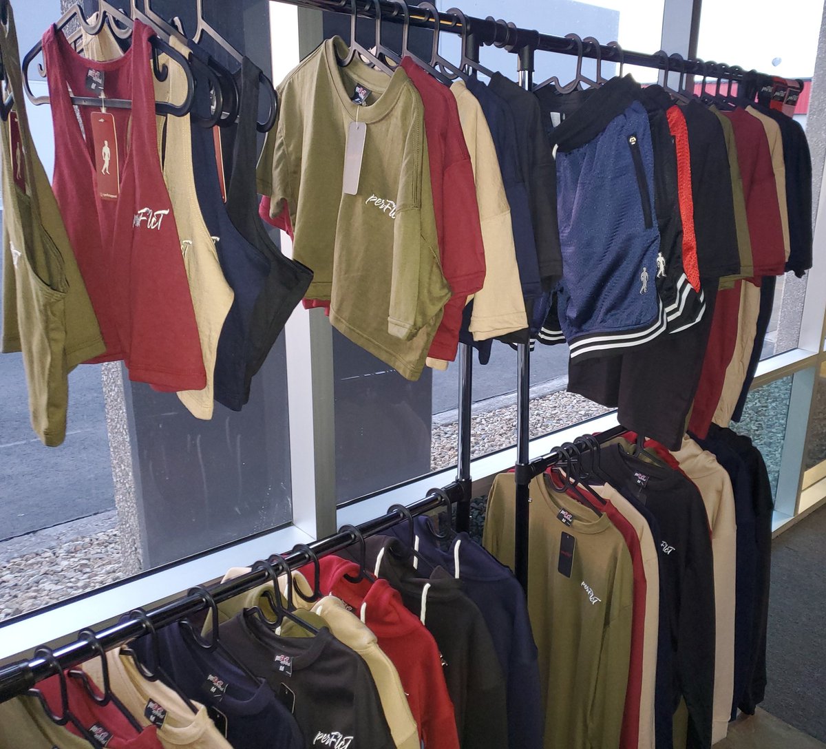 WillieGRamirez's tweet image. A few more cardio machines and a display case for the apparel and seasonings for the front, and ...

#perFIcT