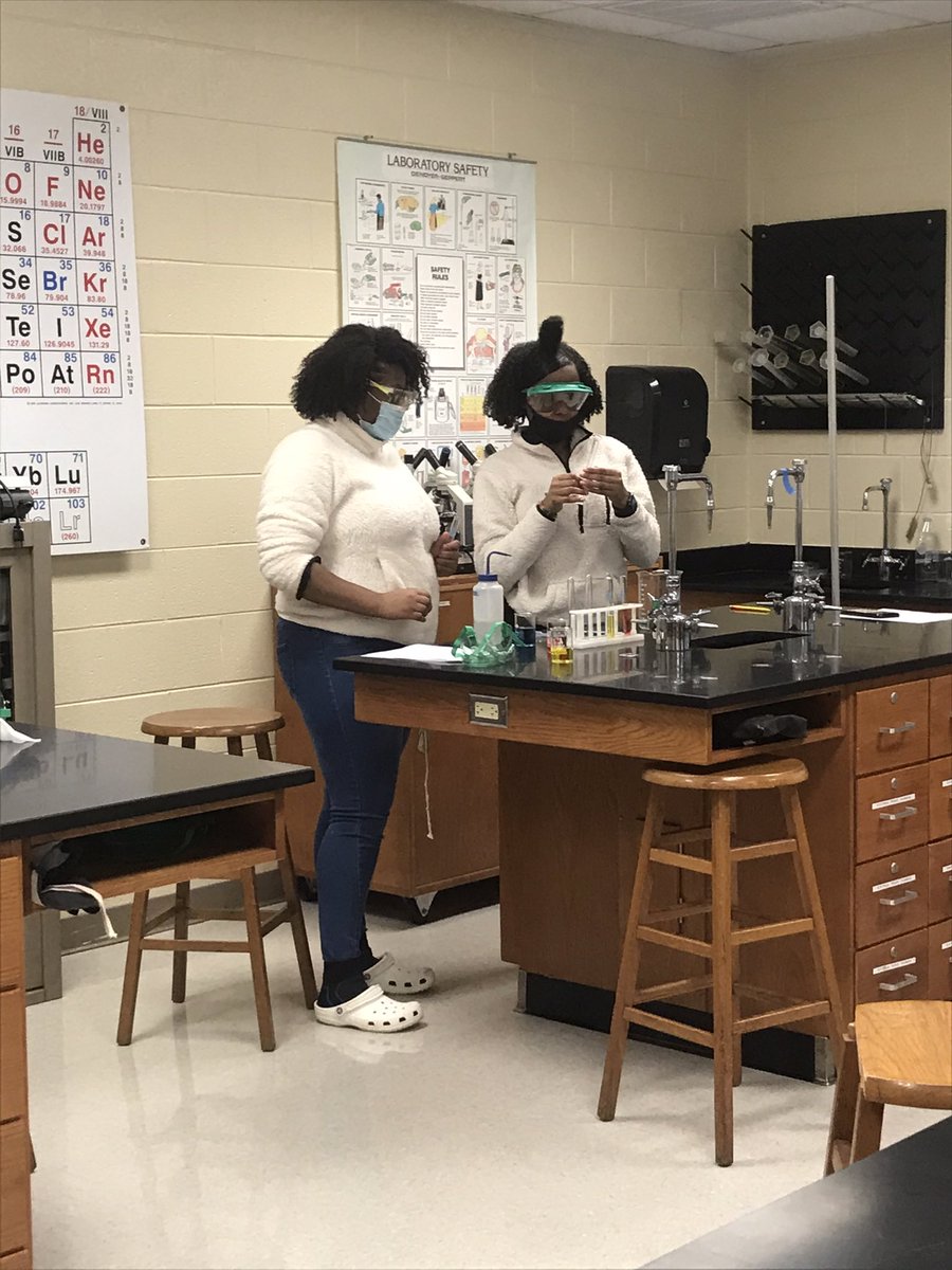 MrsPearceChem's tweet photo. First lab of the semester today practicing measurement with graduated cylinders. So excited to get Ss in the lab more this semester! #FultonFamily #FultonScience https://t.co/qiWyIaNHHM