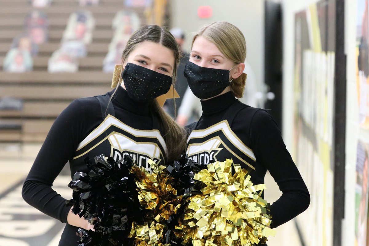 NewtonHSKS's tweet photo. Hosting Salina South tonight! Varsity playing at approximately 7:20 pm! Catch the game on NFHS with @DanPage_ #RailerPride https://t.co/dBfvJiA7yV
