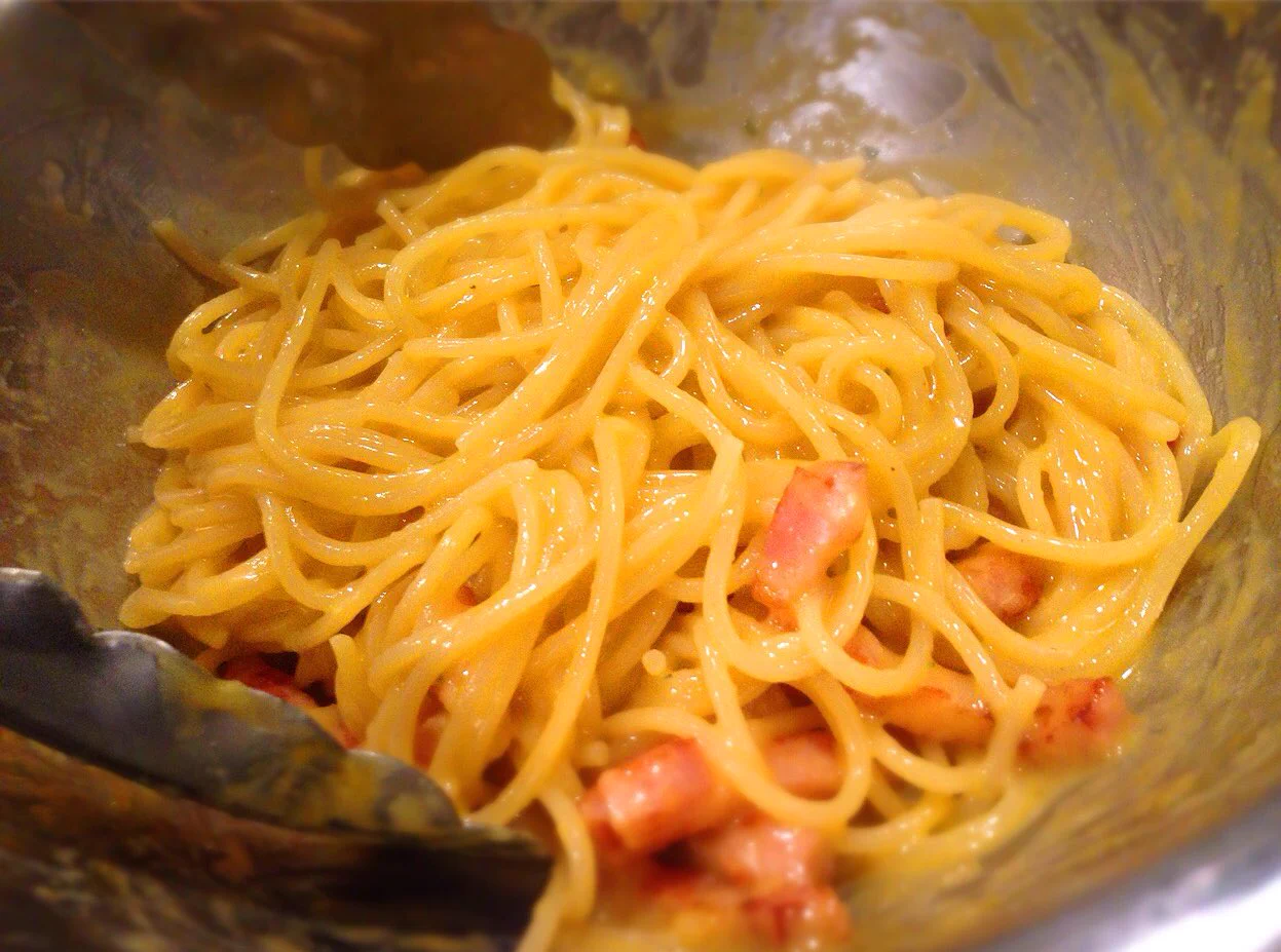 コンビニの食材だけで作れる！？「絶品カルボナーラ」の作り方！