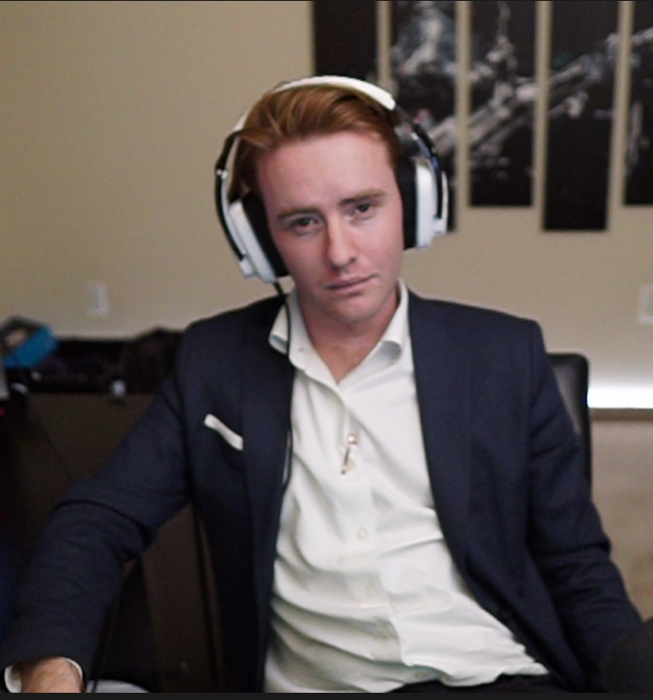 FoxezNSoxez's tweet photo. Got dressed up for an interview today 🥺😎 https://t.co/DgJEB0u62Y