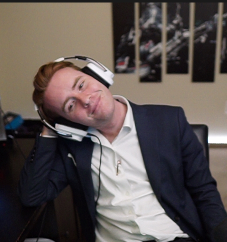 FoxezNSoxez's tweet photo. Got dressed up for an interview today 🥺😎 https://t.co/DgJEB0u62Y