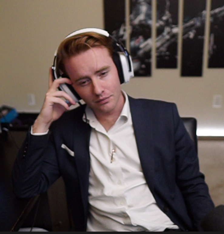 FoxezNSoxez's tweet photo. Got dressed up for an interview today 🥺😎 https://t.co/DgJEB0u62Y