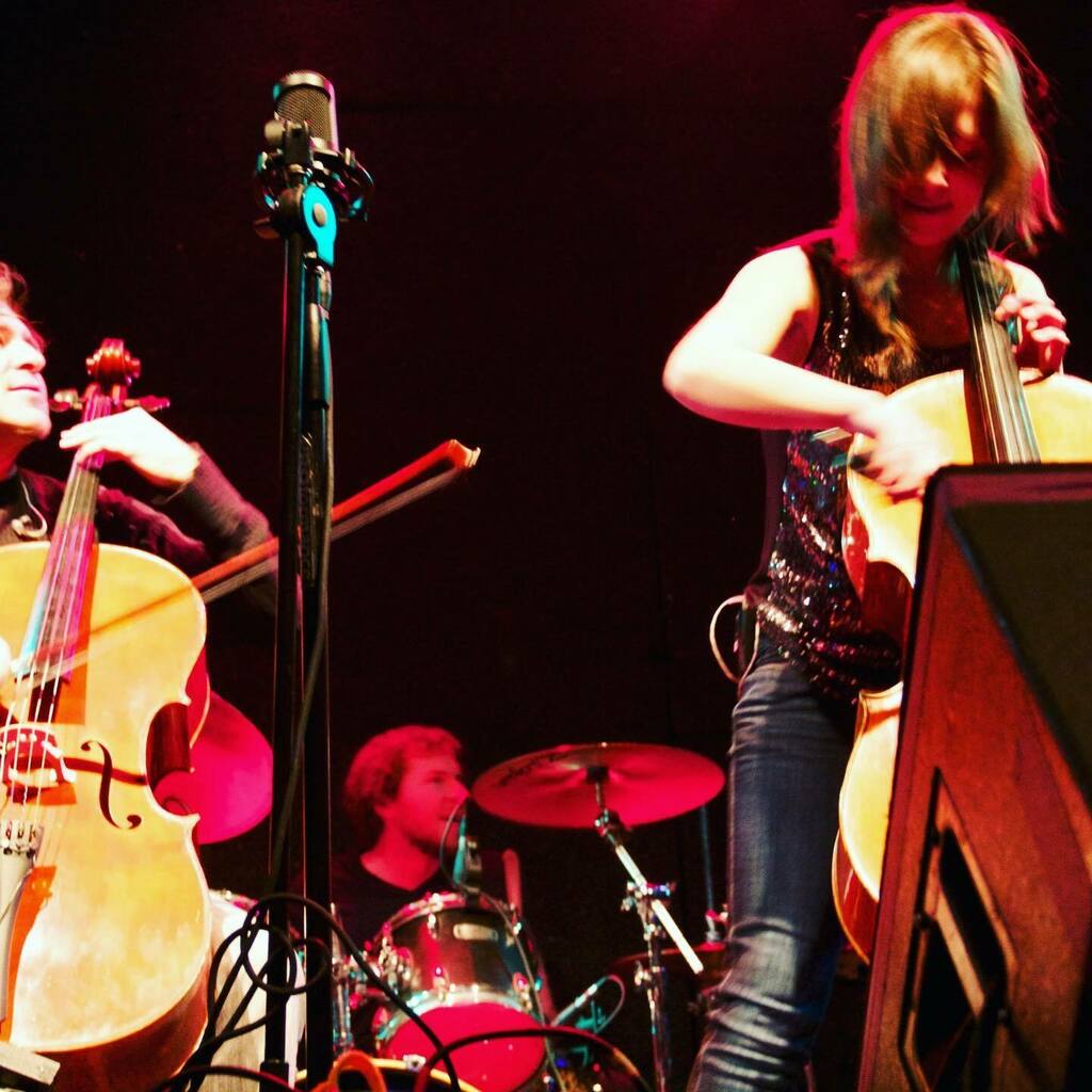 natalievcellist's tweet image. Can’t we just jam again already pleaseee? 😎🤘 sigh fun pic from the archives #covid #electriccello #solo #metalcello #amplified #turnitup instagr.am/p/CJ9xfEQAEFk/