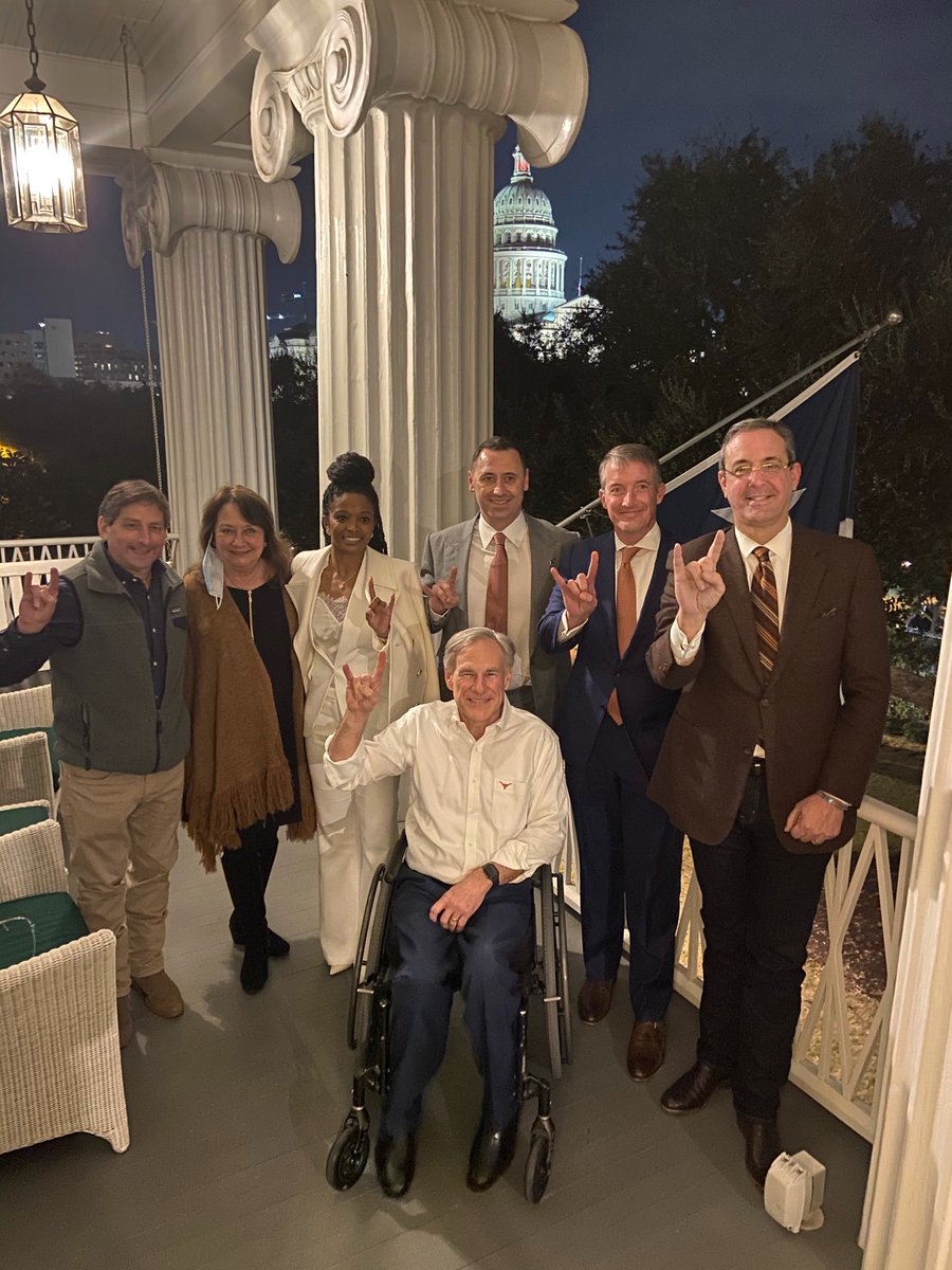 First day at ⁦<a href="/UTAustin/">UT Austin</a>⁩ for ⁦<a href="/CoachSark/">Steve Sarkisian</a>⁩. Starting his Longhorn career right with our biggest fan and strongest supporter, ⁦<a href="/GregAbbott_TX/">Greg Abbott</a>⁩. Hook ‘em! ⁦w/ <a href="/_delconte/">Chris Del Conte</a>⁩