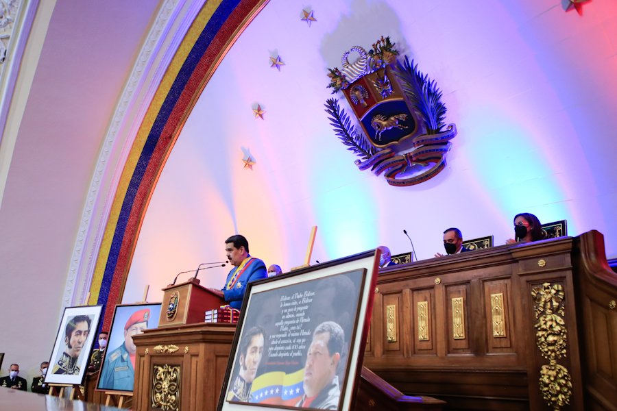 #LoDijo | "Las agresiones contra el país no han cesado por eso les pido unidad y paz. Por eso, reclamamos nuestro derecho por el territorio Esequibo de forma patriota y soberana", expresó el Pdte. <a href="/NicolasMaduro/">Nicolás Maduro</a> desde el Palacio Federal Legislativo.

#MensajeAnual