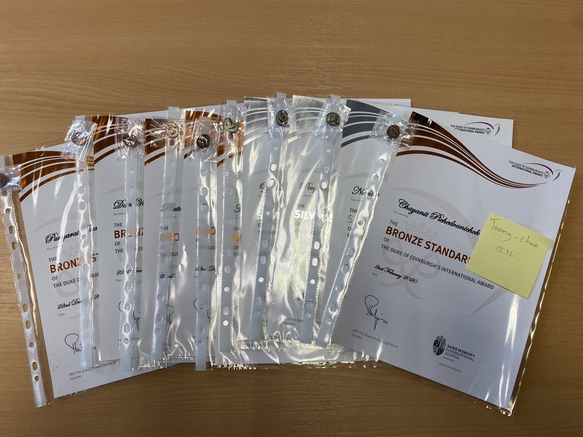 shbseniorschool's tweet photo. Plenty of Bronze and Silver DOEIA certificates to be presented #DOEIA #taketheChallenge #weareShrewsbury #GreatJob https://t.co/ItCSU0Ghgw