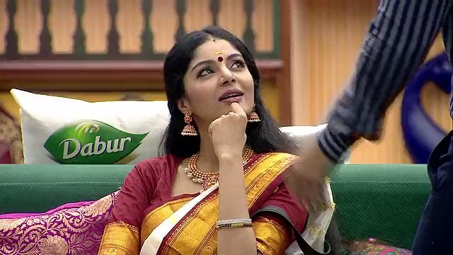 tamilbender's tweet photo. Yaaru intha dhevadhai ��
#Sanam
#SanamIsBackInBB 
#BiggBossTamil4 https://t.co/NT3MigzhLF