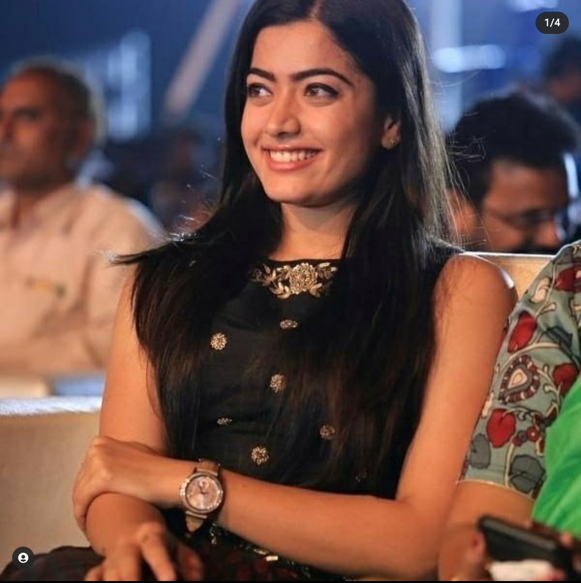 Rashu_baby's tweet photo. Ravishing miss Mandann 😍💕✨🙈
She has big luminous eyes👀 , broad eyebrows😇, cute little nose 🤓, big mesmerizing smile 😊, rosy lips 😘, beautiful hairs 💘and of course a stunning figure❣️ ...... OMG 
My Angel is born beautiful......♥️
@iamRashmika #RashmikaMandanna https://t.co/z4VTJ3AE8I
