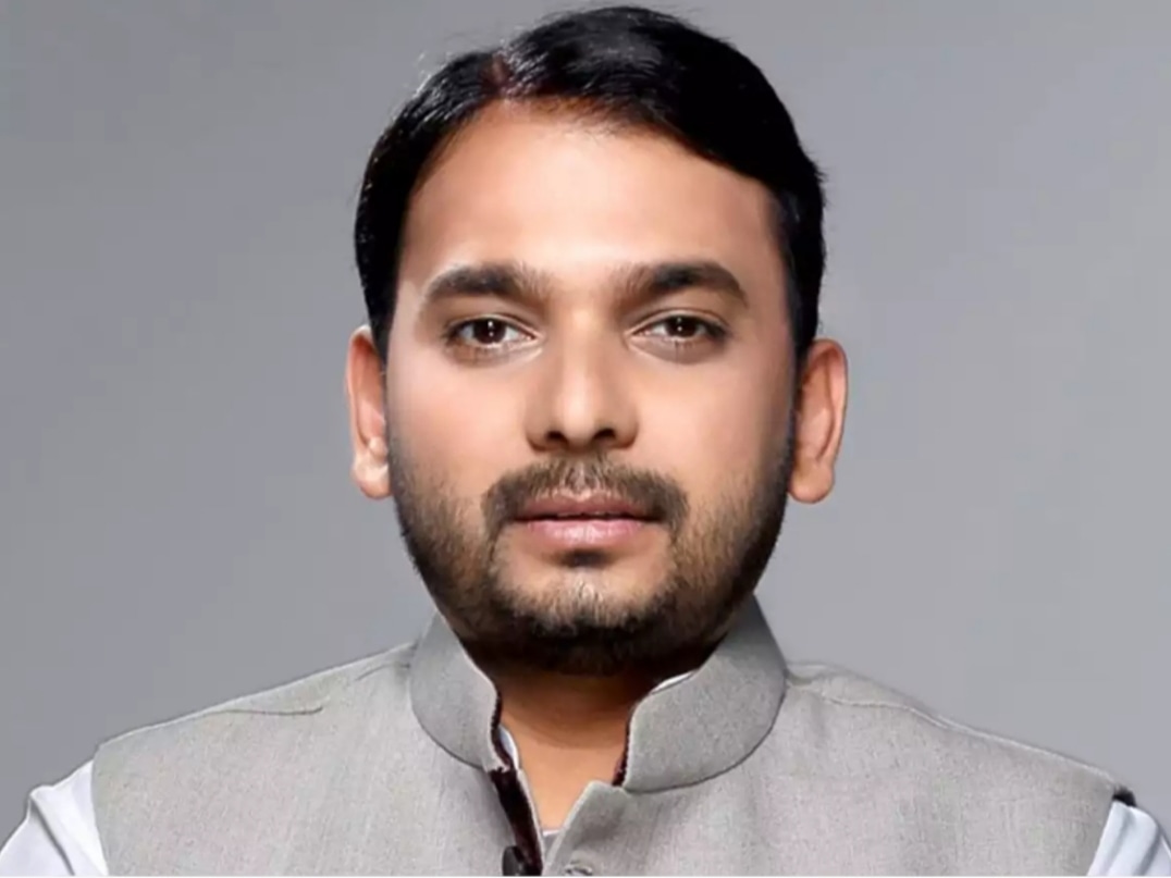 राज्यमंत्रीमंडळातील माझे सहकारी मा.नामदार विश्वजीत कदम (<a href="/vishwajeetkadam/">Dr. Vishwajeet Kadam</a>) आपणांस वाढदिवसाच्या हार्दिक शुभेच्छा...!