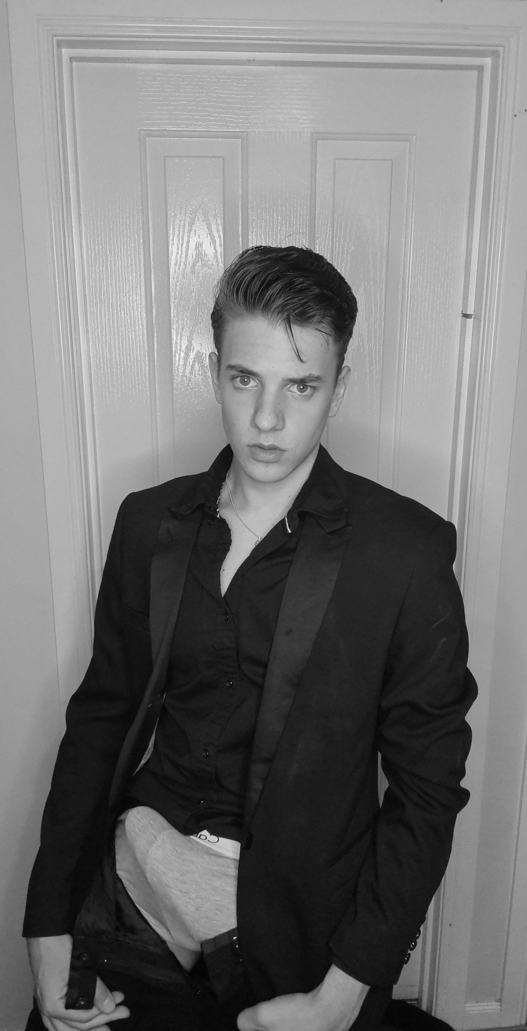 TW Pornstars - 1 pic. Connor Peters. Twitter. The devil in disguise. 6: