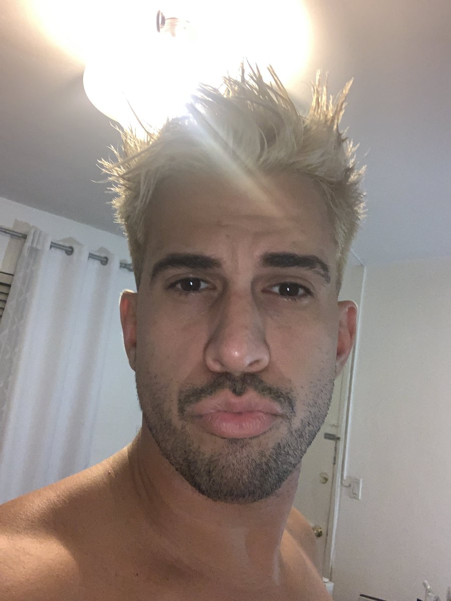 ReneRodOfficial's tweet photo. Fresh hair by my girl @ThinkJennMakeup https://t.co/f1BCPLrPuM
