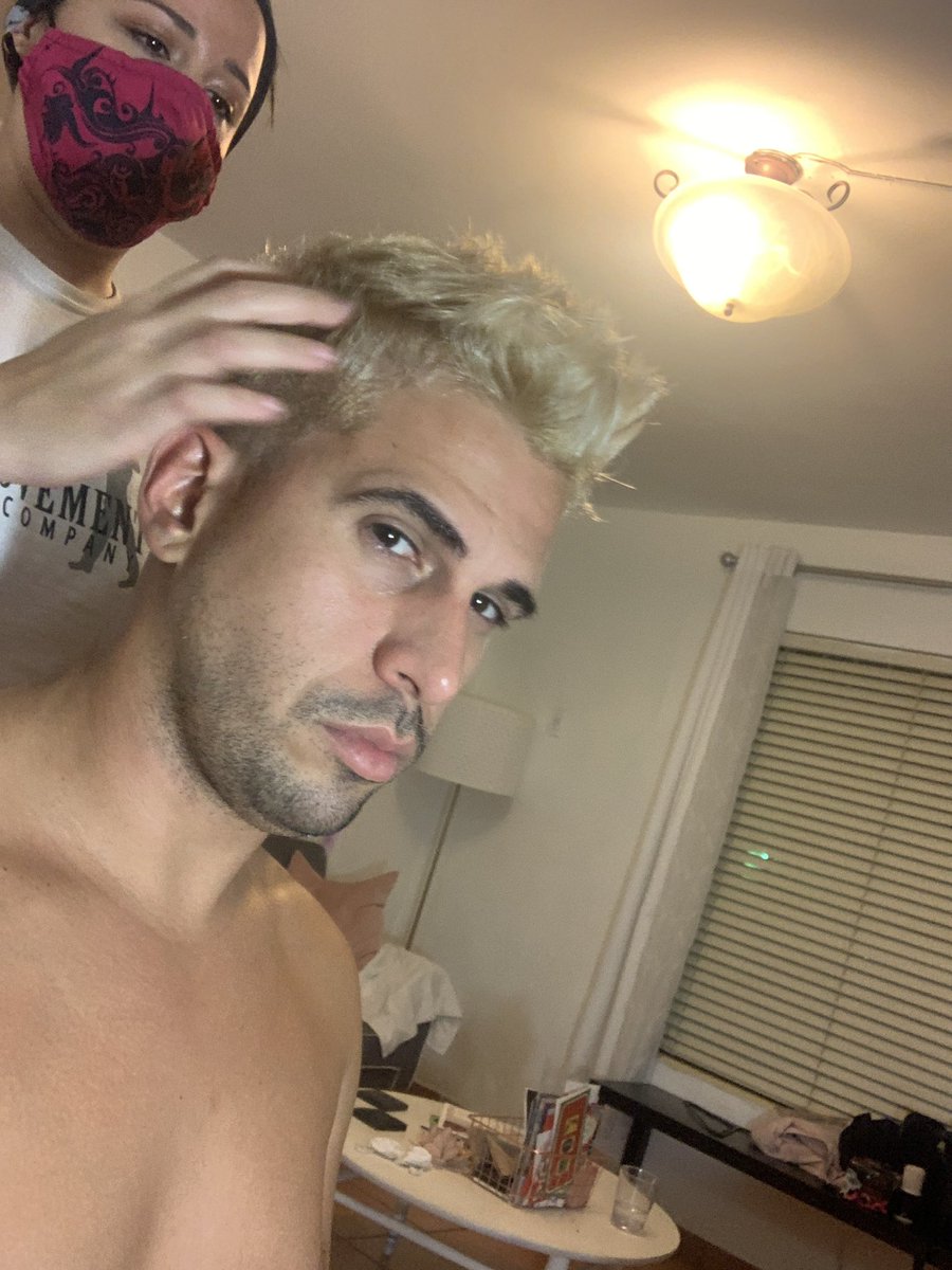 ReneRodOfficial's tweet photo. Fresh hair by my girl @ThinkJennMakeup https://t.co/f1BCPLrPuM