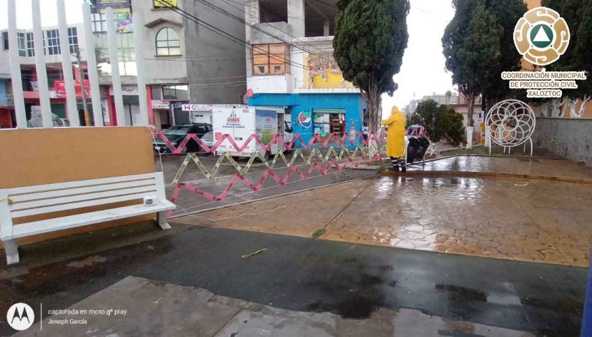 PcXaloztoc's tweet photo. #SuspensiónTemporal🚧 | Ayer, @PcXaloztoc. Realizamos la suspensión temporal de lugares públicos, en todo el municipio, por el regreso a semáforo rojo, ante la contingencia de #COVID19. Le pedimos a la población respete los acordonamientos establecidos. https://t.co/pecvwQHFCY