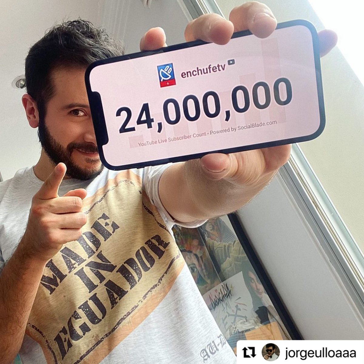 el_audiman's tweet photo. “Repost @jorgeulloaaa 
¡Siempre GRACIAS! 🙏🙏🙏”
Mi admirado jorge Ulloa celebra los  24 millones de suscriptores de ENCHUFE TV, con una camiseta “By  AU-D”  🤩 orgullosamente MADE IN ECUADOR . Felicidades mis locos ! https://t.co/9IcY6W8hbA