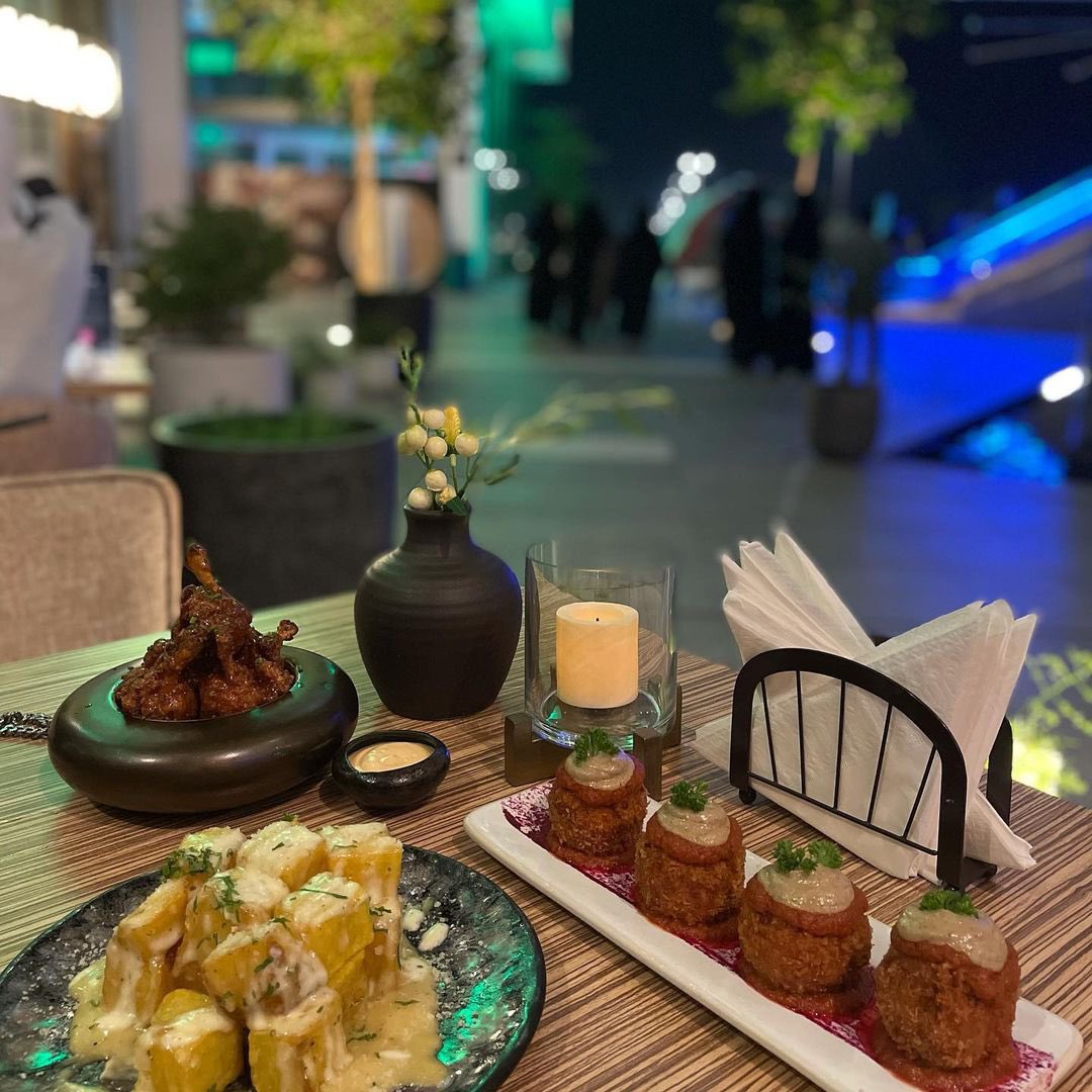locationn20's tweet photo. Crowd كراود 

من اجدد وافضل مطاعم البرقر حالياً بالخبر  ومتوفر فيه جلسات خارجية و لاتنسون تجربون منيو الشتاء عندهم ❄️😋

الخبر 📍 https://t.co/ccbrYT0ucS