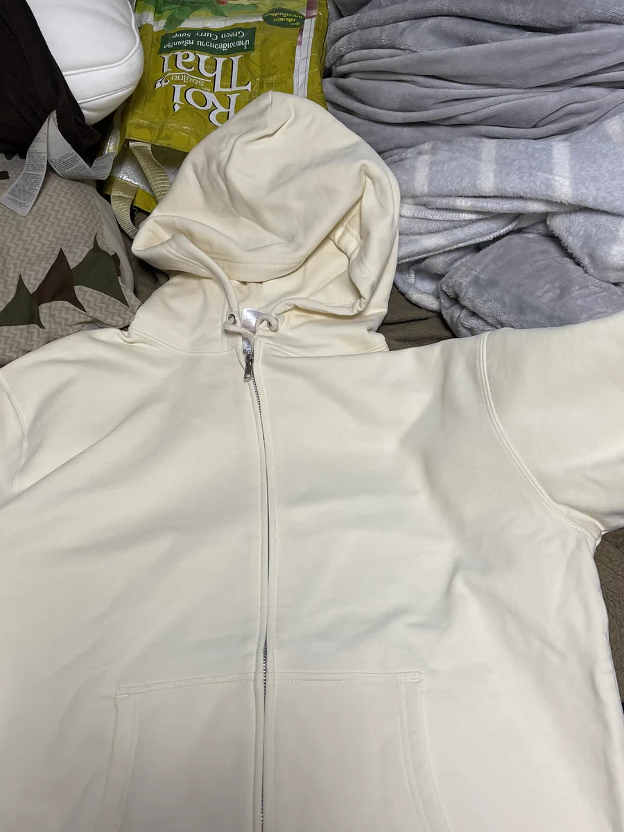 思わずじっと見つめちゃう？視力検査ができるパーカーwww