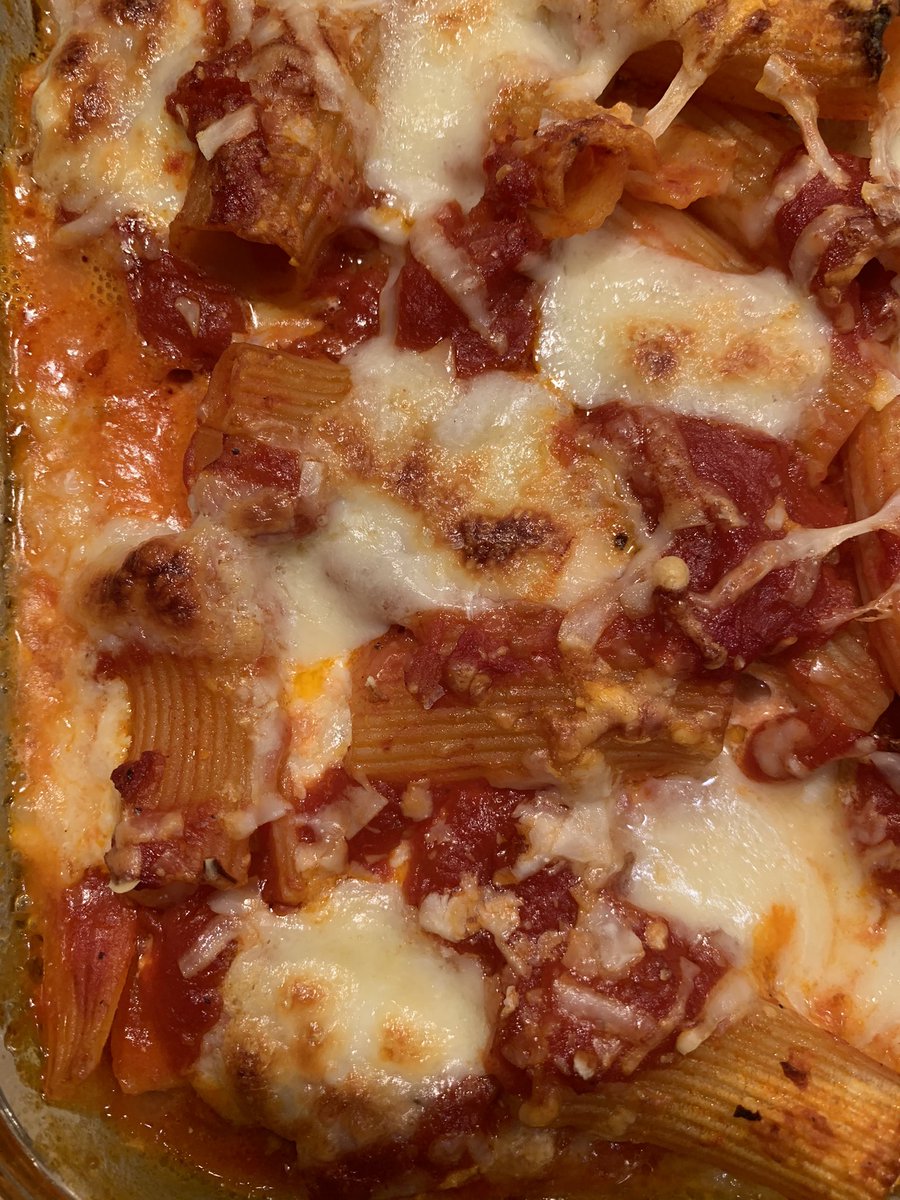 the_magpiee's tweet photo. Baked ziti getting me through the week. Thanks @alisoneroman. https://t.co/mFjKushotZ