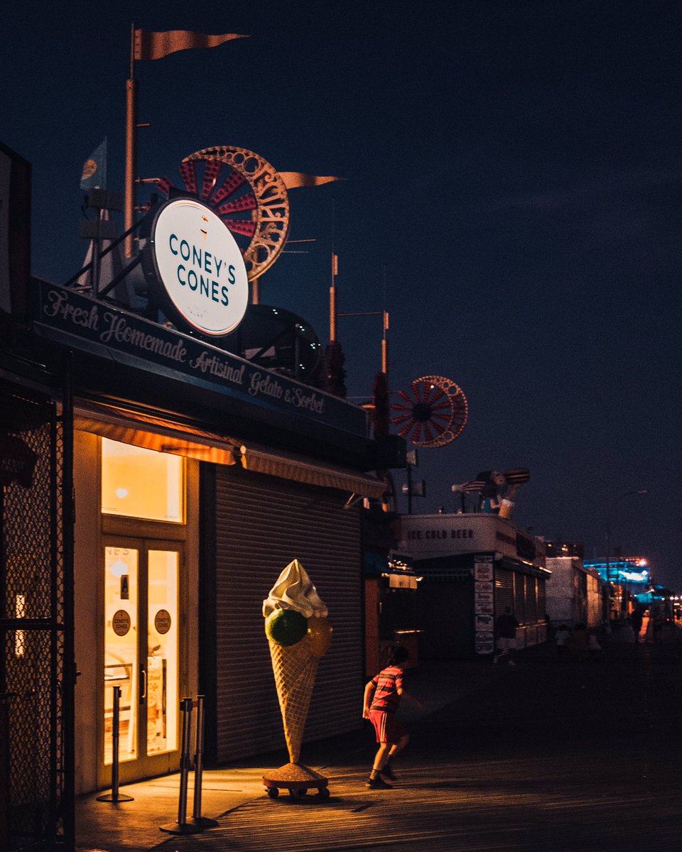 ByteForByte's tweet photo. My name is Joe and I’m a street photographer #PortfolioDay https://t.co/7vJ3zYGdYB