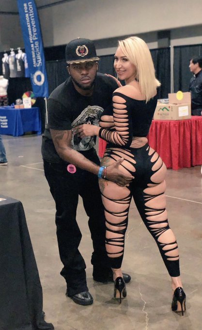 Good memories that last for ever 🙏Hanging with the homie #ninakayy at @ADULTCON in LA  🤷🏽‍♂️😱 Her Booty