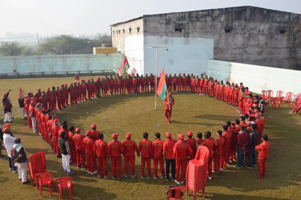yadavakhilesh's tweet photo. ‘युवा घेरा’ कार्यक्रम की अपार सफलता ने दिखा दिया है कि प्रदेश में युवा शक्ति भाजपा सरकार की नीतियों से कितनी आक्रोशित है.

प्रदेश का युवा सत्ता के बदलाव के लिए एकजुट हो चुका है. 

#बाइस_में_बाइसिकल https://t.co/A0mJi8etqX