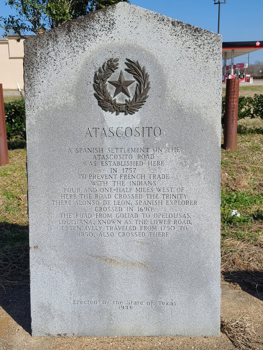 Ahí se encuentra Atascosito, establecido por la Nueva España en 1757 y que quedaba en el camino que iba de La Bahía a Opelousas, Louisiana y que cruzaba el Río Trinidad (más de un siglo después el camino era aún usado para mover ganado del Sur de Texas a Louisiana)