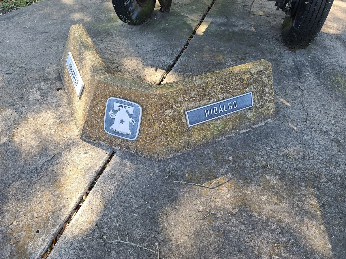 Hoy día, las calles aledañas del centro de la ciudad conservan sus nombres originales: Hidalgo, Allende, Jimenes, Cos. En 1836, después de la fatídica batalla de San Jacinto, algunos prisioneros mexicanos (Gral. Martin Perfecto de Cos y Col. Pedro Delgado) fueron detenidos ahi.