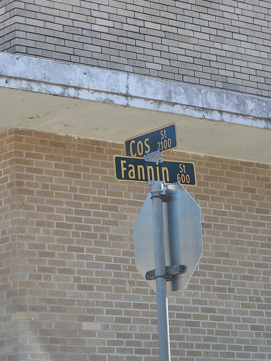 Hoy día, las calles aledañas del centro de la ciudad conservan sus nombres originales: Hidalgo, Allende, Jimenes, Cos. En 1836, después de la fatídica batalla de San Jacinto, algunos prisioneros mexicanos (Gral. Martin Perfecto de Cos y Col. Pedro Delgado) fueron detenidos ahi.