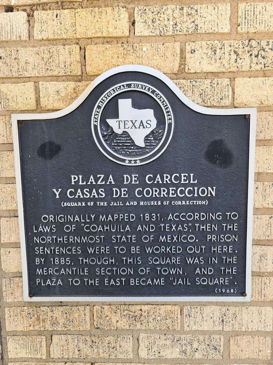 La antigua cárcel se mantiene en pie y cuenta con su placa histórica